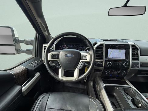 Used 2019 Ford F250 Lariat w/ Lariat Value Package AWD/4WD image 11