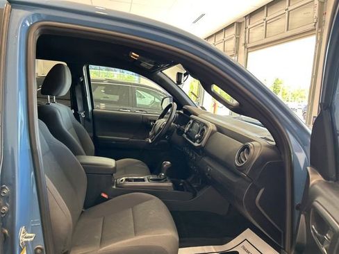 Used 2019 Toyota Tacoma TRD Off-Road AWD/4WD image 15