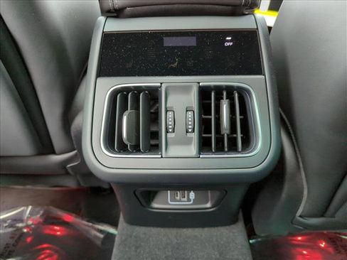 Used 2025 Maserati Grecale Modena AWD/4WD image 17