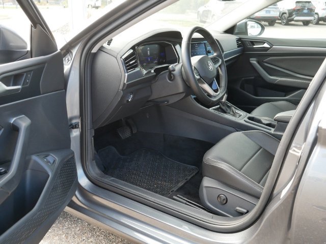 Certified 2023 Volkswagen Jetta SE FWD image 12