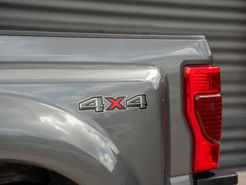 Used 2022 Ford F450 XLT w/ XLT Value Package image 5