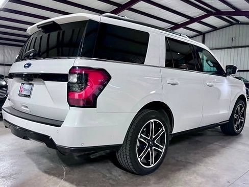 Used 2021 Ford Expedition Limited AWD/4WD image 2