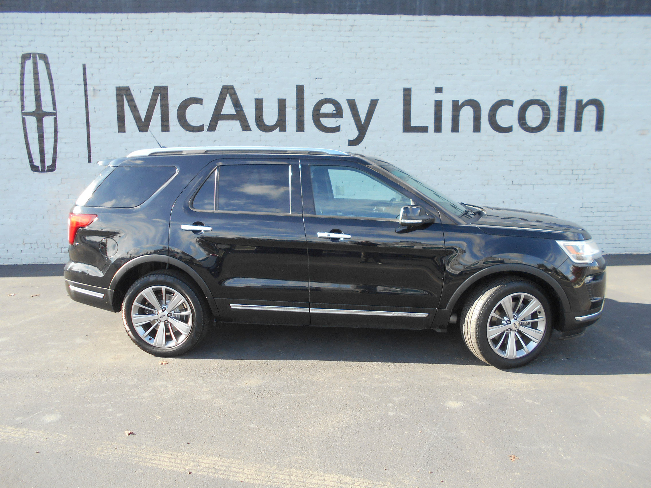 Used 2018 Ford Explorer Limited AWD/4WD image 1