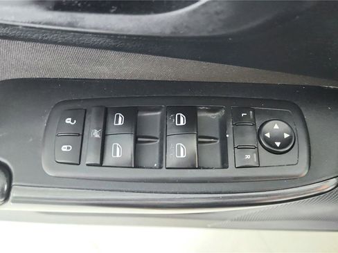 Used 2016 Jeep Cherokee Latitude w/ Comfort & Sound Group AWD/4WD image 10