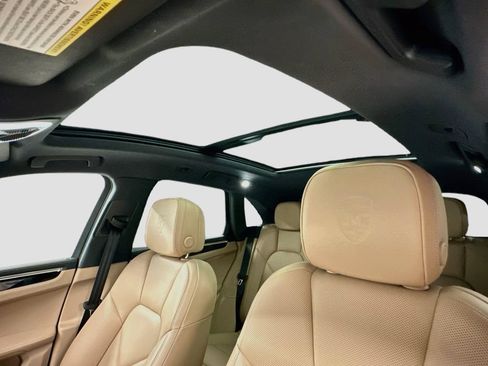 Certified 2026 Porsche Macan AWD/4WD image 22