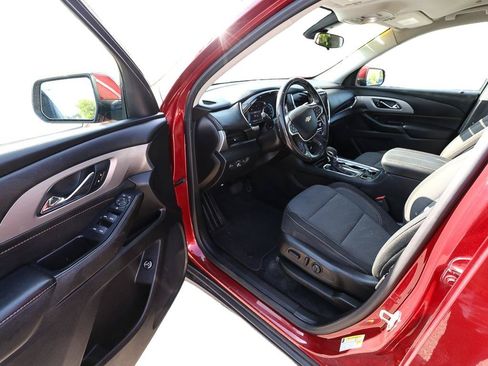 Used 2021 Chevrolet Traverse LT FWD image 12