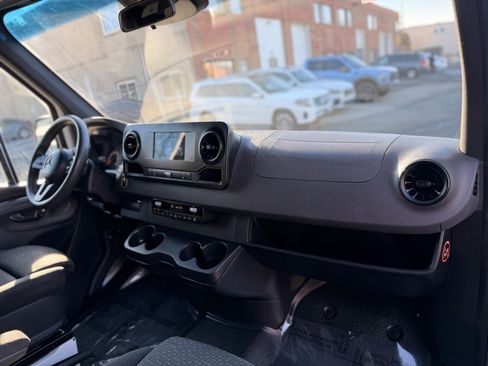 Used 2019 Mercedes-Benz Sprinter 2500 image 10