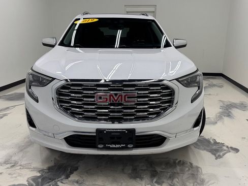Used 2019 GMC Terrain Denali w/ Driver Alert Package II AWD/4WD image 3