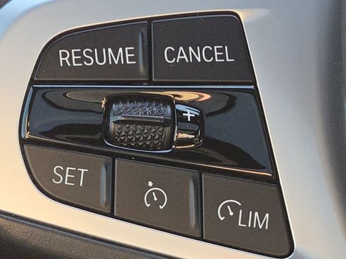 Used 2021 BMW X6 xDrive40i w/ M Sport Package image 19