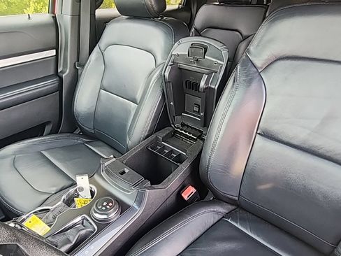 Used 2017 Ford Explorer XLT w/ Equipment Group 202A AWD/4WD image 23