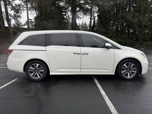 Used 2015 Honda Odyssey Touring Elite image 4