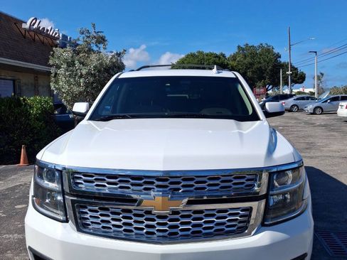 Used 2016 Chevrolet Suburban LT RWD image 3