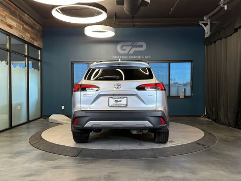 Used 2022 Toyota Corolla Cross XLE w/ Convenience Package image 4