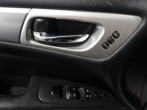 Used 2020 Nissan Pathfinder SL AWD/4WD image 8