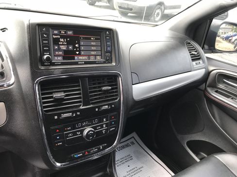 Used 2016 Dodge Grand Caravan R/T FWD image 16