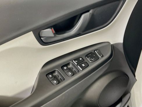 Used 2023 Hyundai Kona SE AWD/4WD image 17
