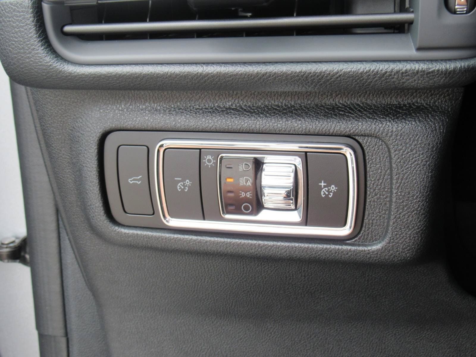 Used 2023 Lincoln Corsair Reserve FWD image 18