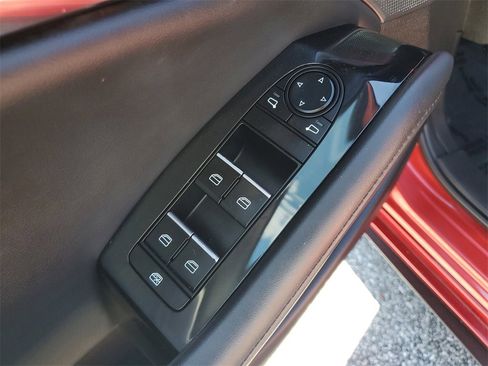 Used 2019 MAZDA MAZDA3 Hatchback w/ Preferred Package image 21