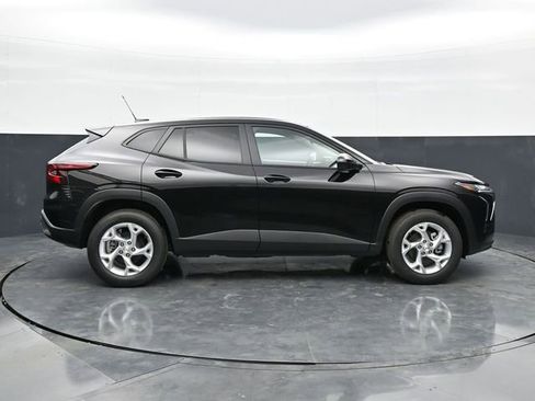New 2026 Chevrolet Trax LS w/ LS Convenience Package FWD image 11