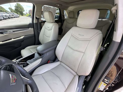 Used 2018 Cadillac XT5 Premium Luxury FWD image 19