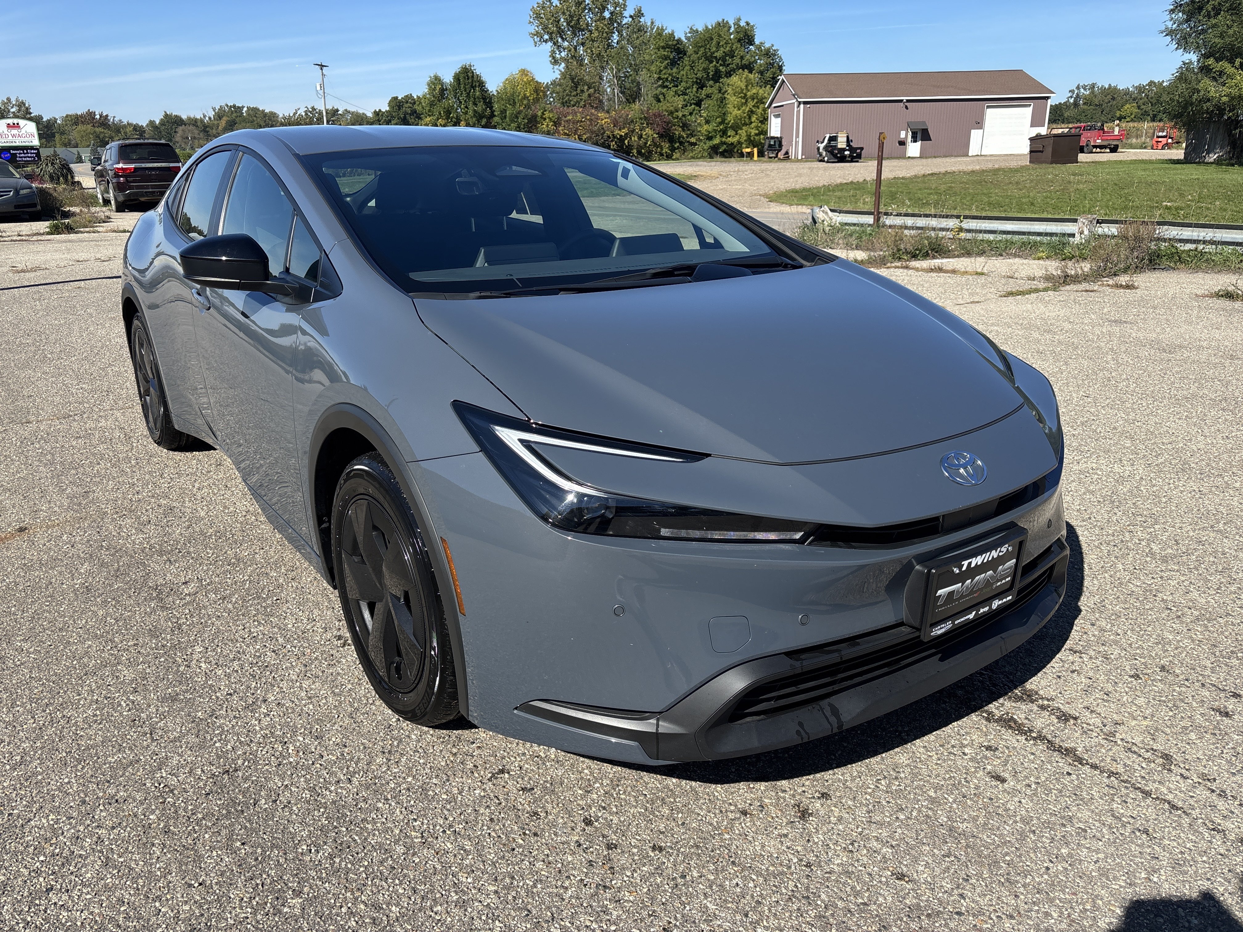 Used 2025 Toyota Prius LE FWD image 1