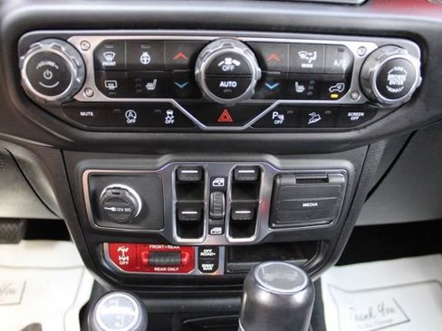 Used 2021 Jeep Wrangler Unlimited Rubicon AWD/4WD image 36