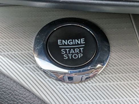 Certified 2022 Ford Explorer XLT w/ Equipment Group 202A image 31