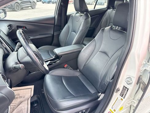 Certified 2018 Toyota Prius Prime Premium FWD image 13