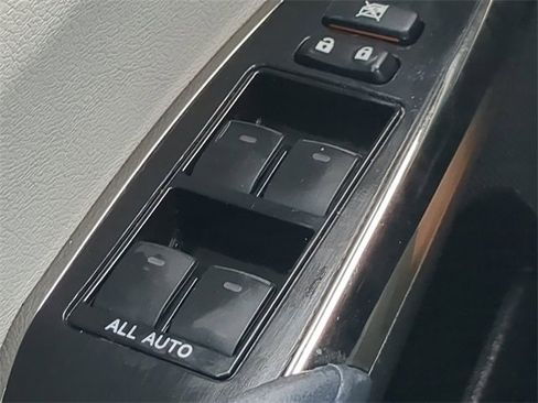 Used 2015 Toyota Avalon Limited image 24