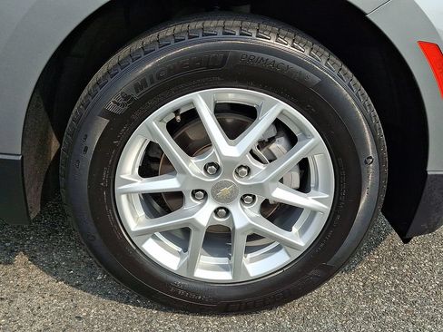Used 2024 Chevrolet Equinox LT FWD image 8