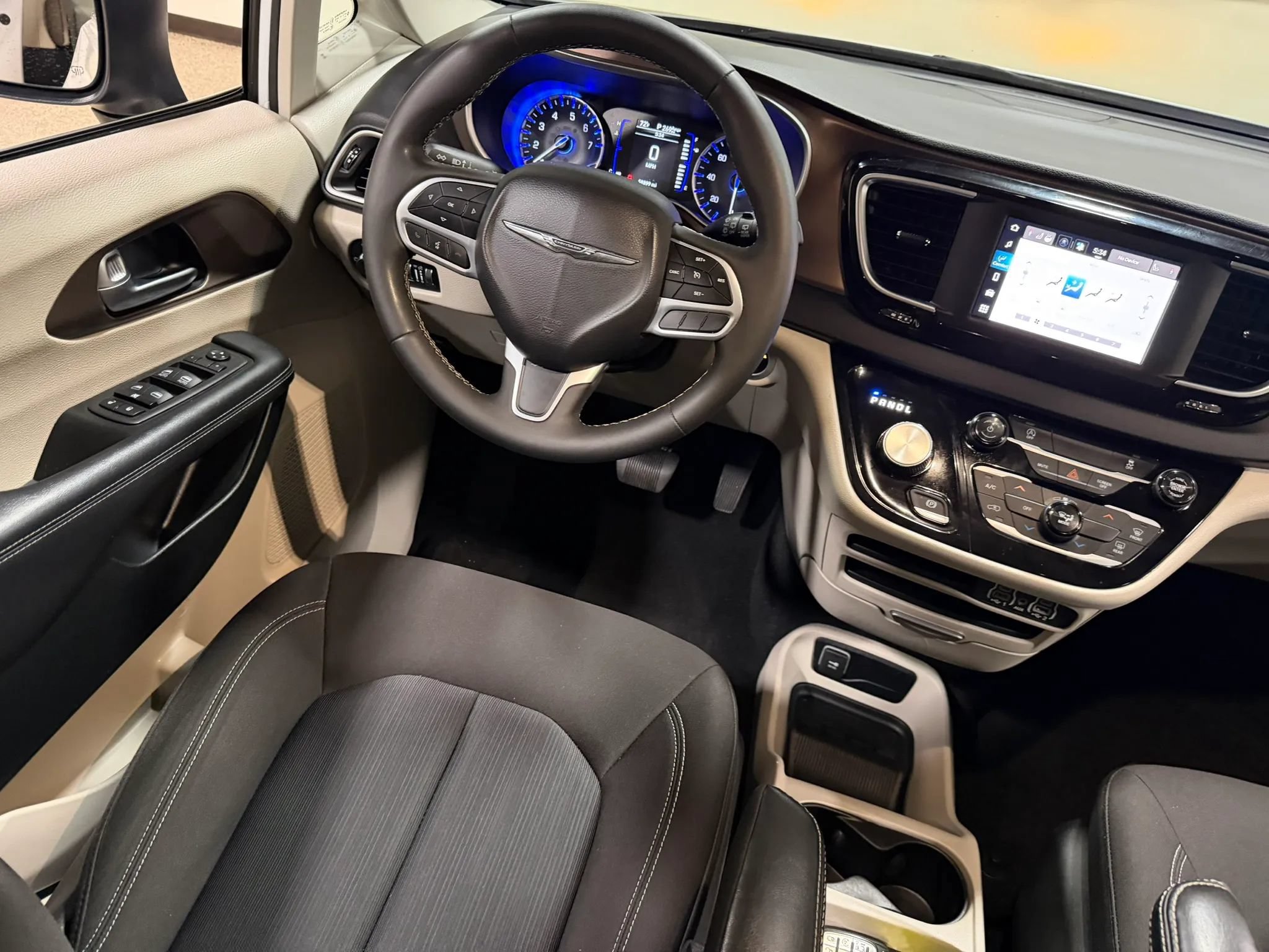 Used 2023 Chrysler Voyager LX FWD image 44