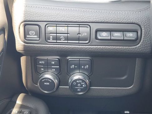 Used 2021 GMC Yukon Denali AWD/4WD image 22