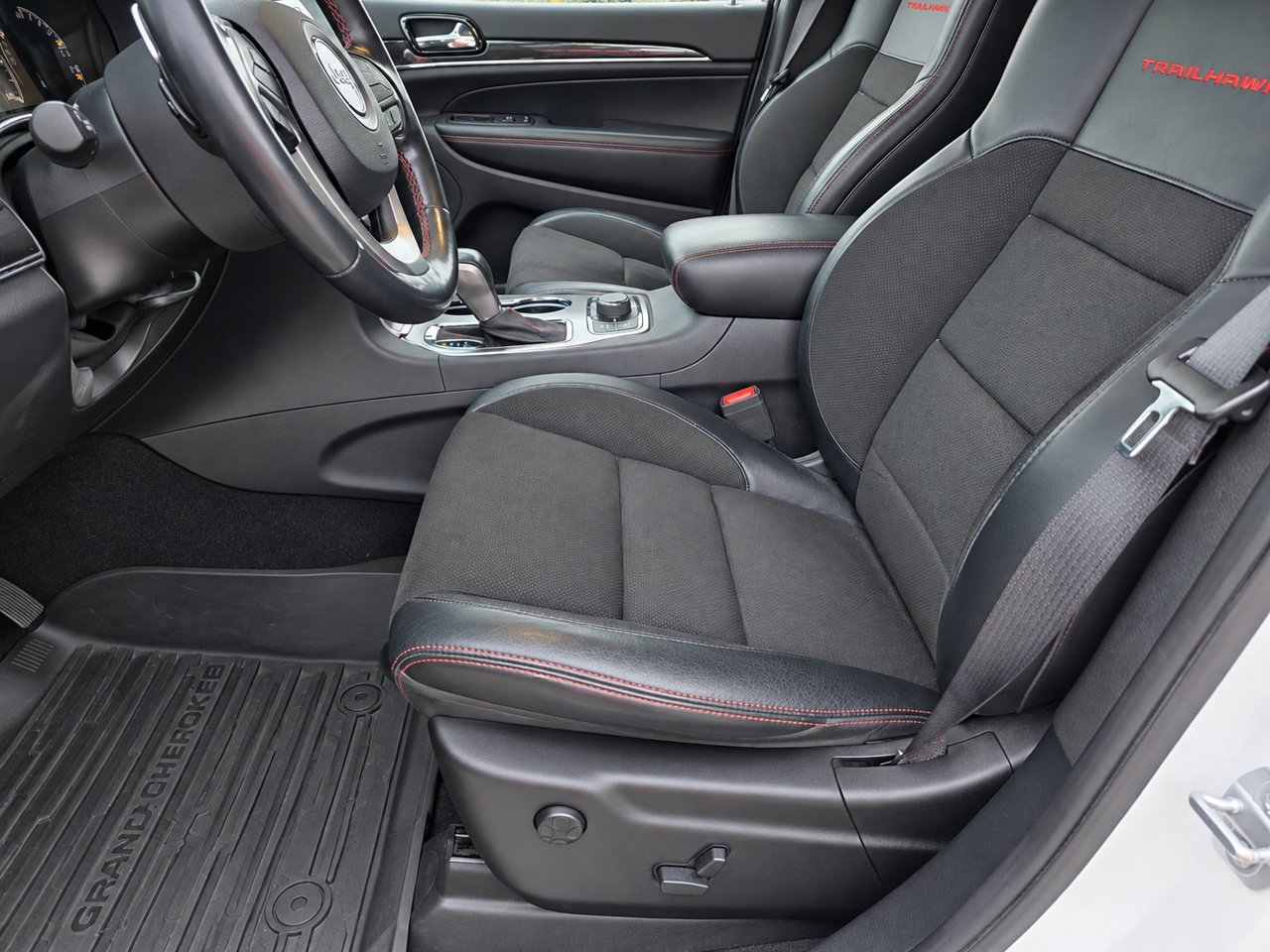 Used 2019 Jeep Grand Cherokee Trailhawk AWD/4WD image 15