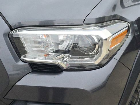Used 2019 Toyota Tacoma TRD Off-Road w/ Technology Package AWD/4WD image 34