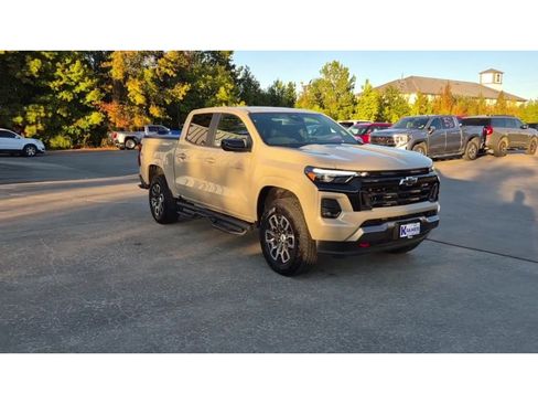 Used 2024 Chevrolet Colorado Z71 w/ Z71 Convenience Package 2 image 2