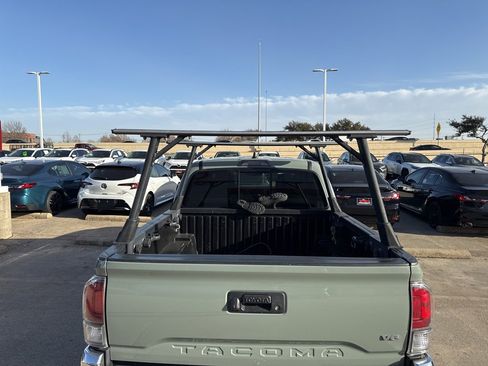 Used 2023 Toyota Tacoma TRD Off-Road image 5