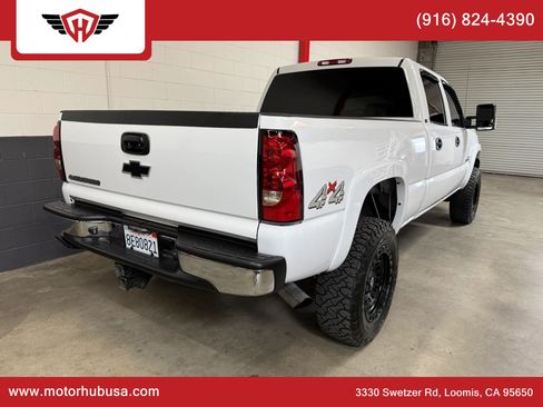 Used 2006 Chevrolet Silverado 2500 LT w/ Heavy-Duty Power Package AWD/4WD image 4