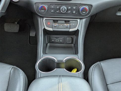 Used 2023 GMC Terrain SLT image 20