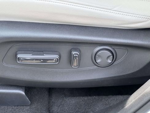 Used 2025 Honda CR-V EX-L image 16
