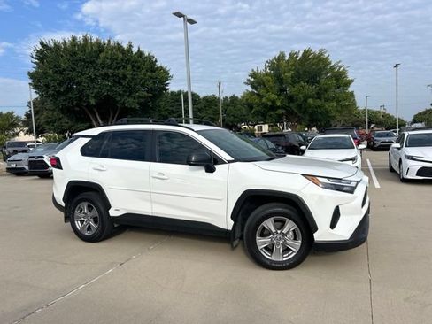 Used 2025 Toyota RAV4 LE AWD/4WD image 2