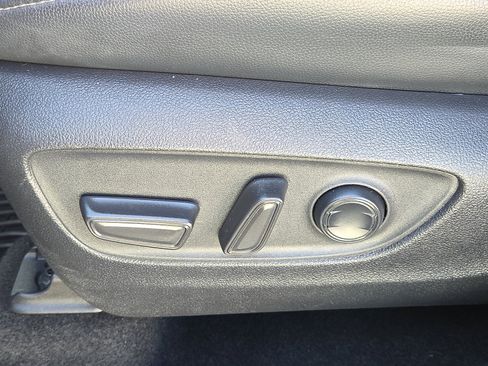 Used 2023 Toyota Highlander XSE image 16