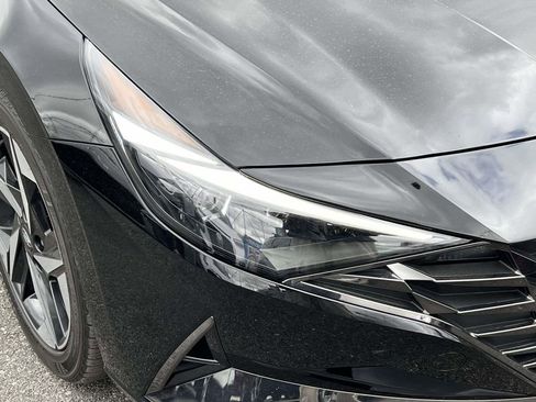 Used 2022 Hyundai Elantra Limited image 14