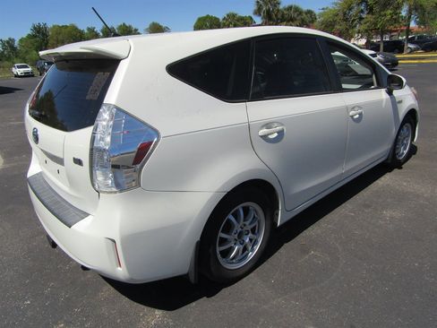 Used 2014 Toyota Prius V Two image 4