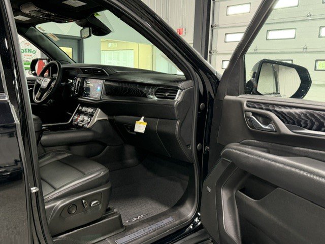 Certified 2023 GMC Yukon Denali AWD/4WD image 7