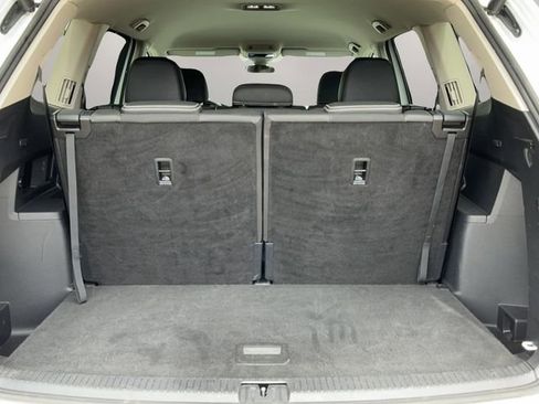 Used 2025 Volkswagen Atlas SE image 18