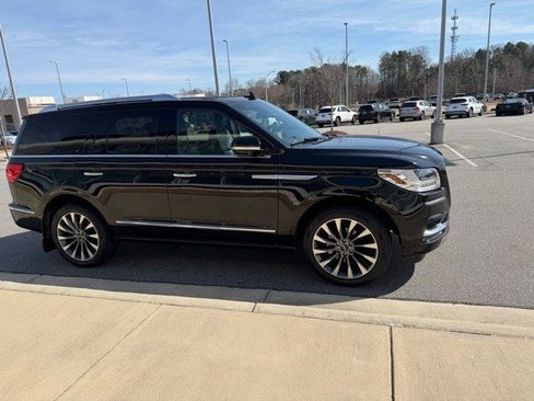 Certified 2019 Lincoln Navigator Select image 18