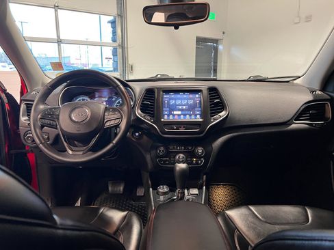 Used 2019 Jeep Cherokee Trailhawk w/ Cold Weather Group image 29