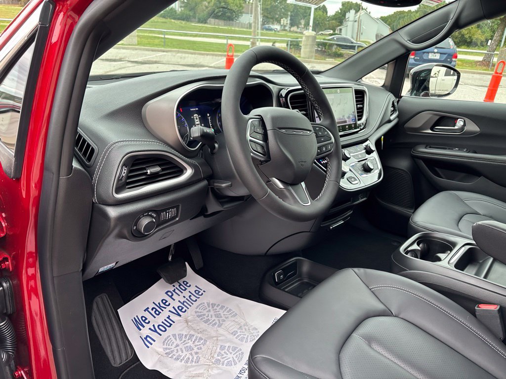 New 2027 Chrysler Pacifica Select FWD image 31