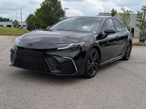 Used 2025 Toyota Camry XSE FWD image 1