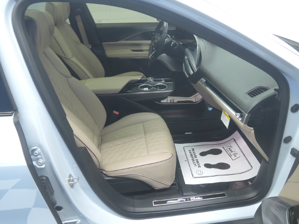 Used 2026 Cadillac Lyriq Signature Luxury w/ Nappa Leather Package AWD/4WD image 43